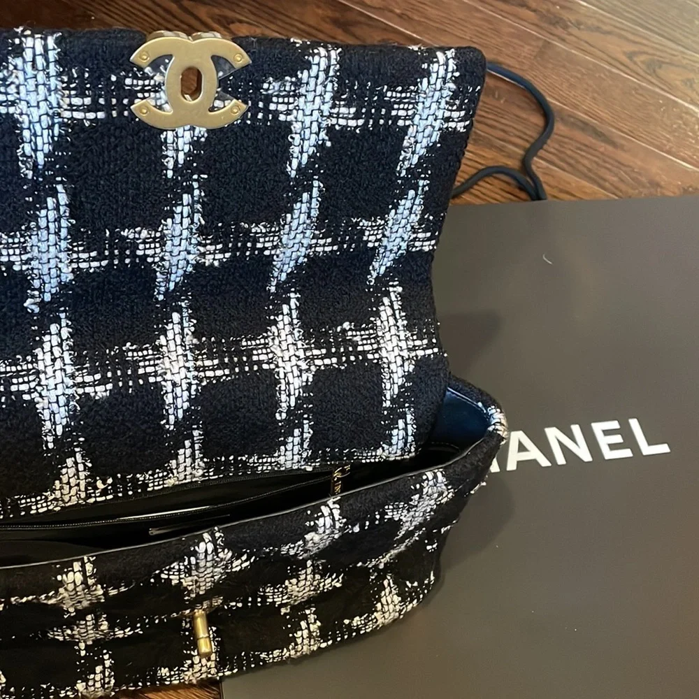 CHANEL 19 flap bag quilted tweed Large - Picture 12 of 12